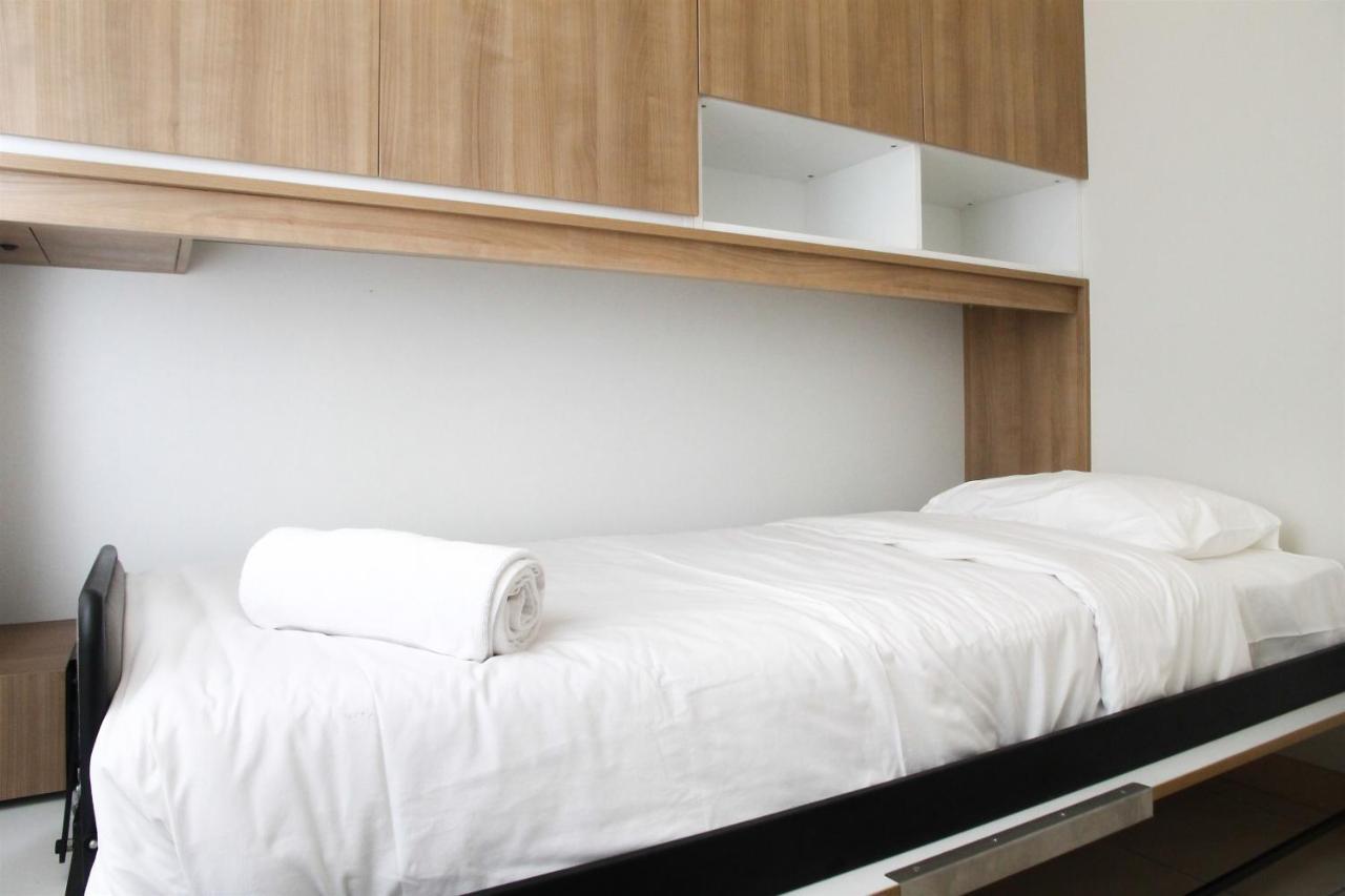Modern Design 2br The Springlake Summarecon By Travelio Apartemen
